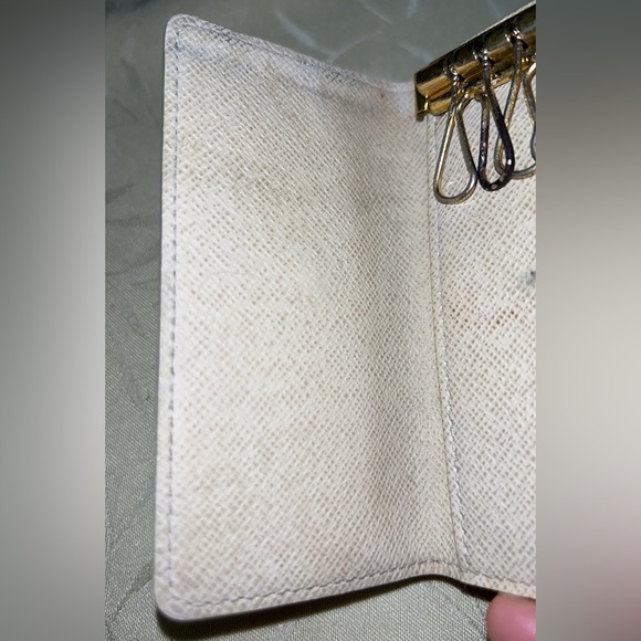 Louis Vuitton Damier Azur 6 Key Holder - Picture 8 of 16
